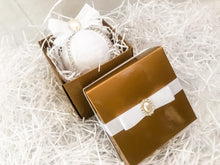 Load image into Gallery viewer, White Bauble In Gold Gift Set - A Bauble Affair
