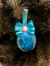 Load image into Gallery viewer, Teal Baubles - A Bauble Affair
